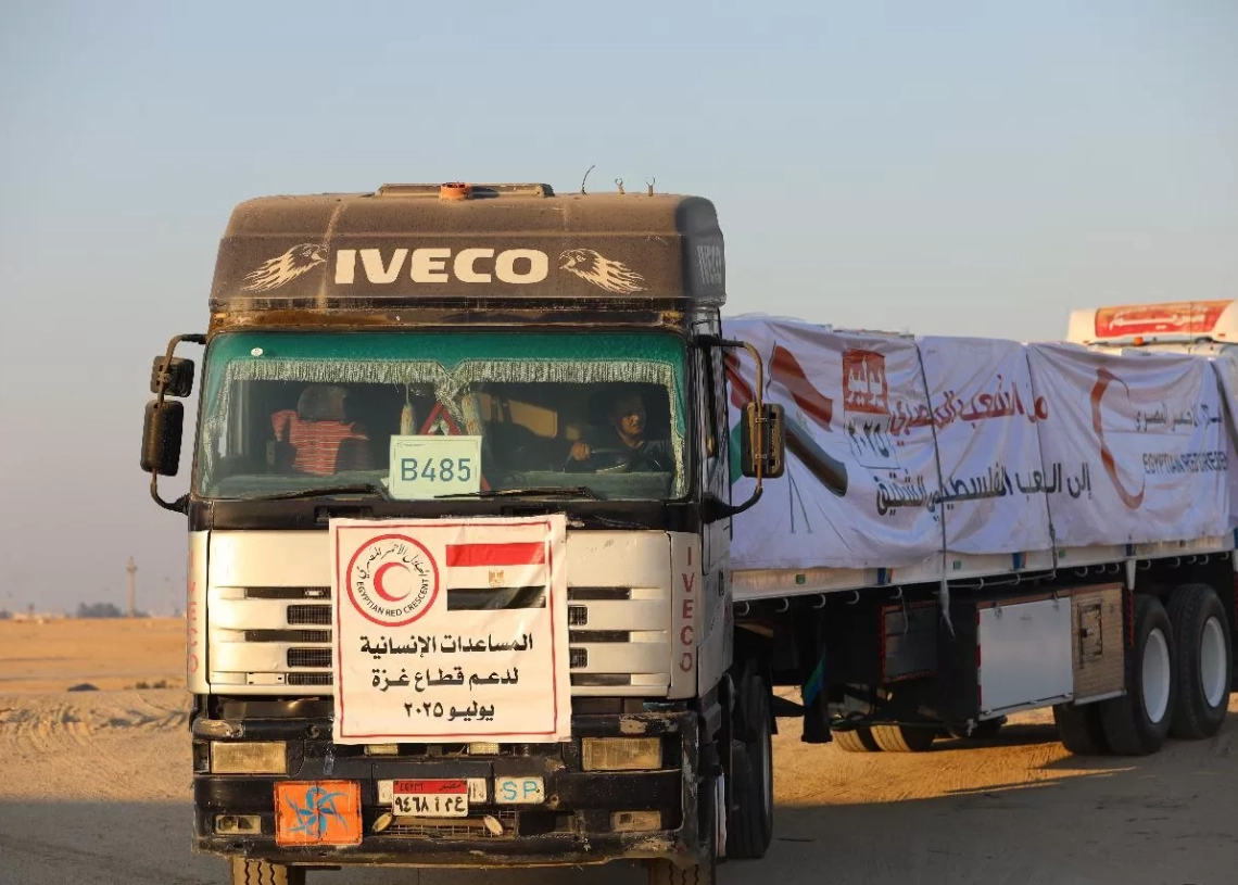 إنطلاق ثامن قوافل "زاد العزة" مُحمّلة بـ 300 شاحنة مساعدات إلى غزة 16 - جريدة المساء مساعدات الهلال الأحمر المصرى لأهالى غزة