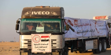 إنطلاق ثامن قوافل "زاد العزة" مُحمّلة بـ 300 شاحنة مساعدات إلى غزة 1 - جريدة المساء مساعدات الهلال الأحمر المصرى لأهالى غزة