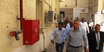 محافظ أسوان يطمئن على منظومة التأمين والأطفاء لمواجهة أى حرائق بالسنترال الرئيسى 1 - جريدة المساء