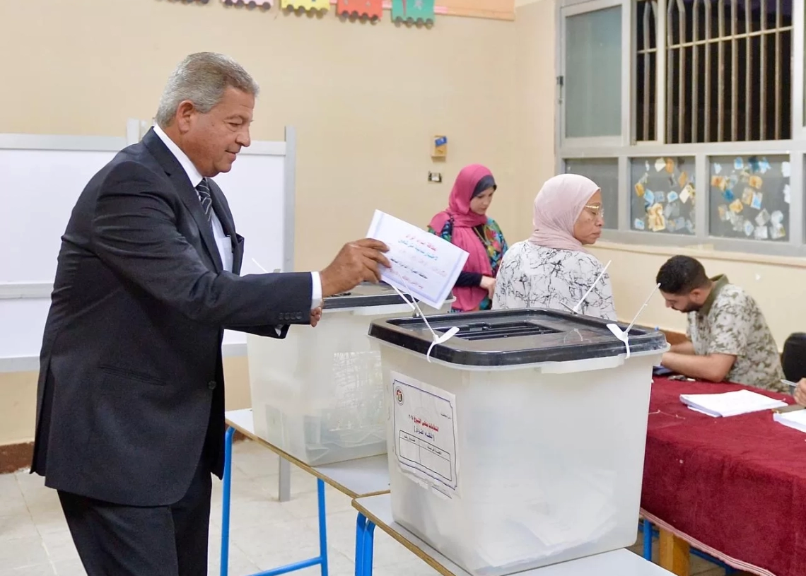 رئيس "الأعلى للإعلام" أثناء الإدلاء بصوته فى انتخابات الشيوخ.. المشاركة واجب وطني وحق دستوري 16 - جريدة المساء رئيس "الأعلى للإعلام" أثناء الإدلاء بصوته فى انتخابات الشيوخ.. المشاركة واجب وطني وحق دستوري 15 - جريدة المساء