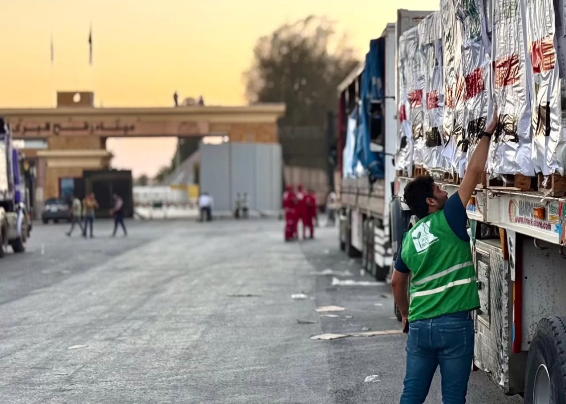 مصر الخير تطلق قافلة مساعدات جديدة تضم 50 شاحنة لغزة 16 - جريدة المساء إدخال المساعدات التى تقدمها مصر الخير إلى غزة