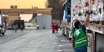 مصر الخير تطلق قافلة مساعدات جديدة تضم 50 شاحنة لغزة 1 - جريدة المساء إدخال المساعدات التى تقدمها مصر الخير إلى غزة