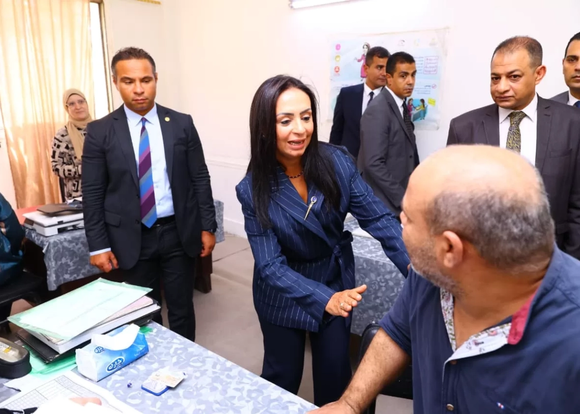 "مرسى" تتابع خدمات وحدتي حلوان الاجتماعية وتؤكد دعم المواطنين 18 - جريدة المساء