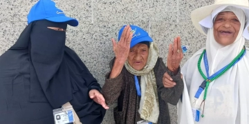 صناع الخير تحقق أمنية الحاجة سيدة بزيارة الأراضي المقدسة بالمدينة المنورة 1 - جريدة المساء
