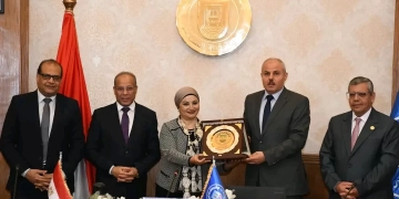 جامعة القناة تكرم د.سلوى فراج ..تقديرا لعطائها العلمي والإداري 1 - جريدة المساء