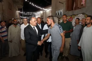 محافظ الشرقية يُؤدي واجب العزاء في وفاة عامل النظافة بمسقط رأسه 30 - جريدة المساء محافظ الشرقية يُؤدي واجب العزاء في وفاة عامل النظافة بمسقط رأسه 29 - جريدة المساء