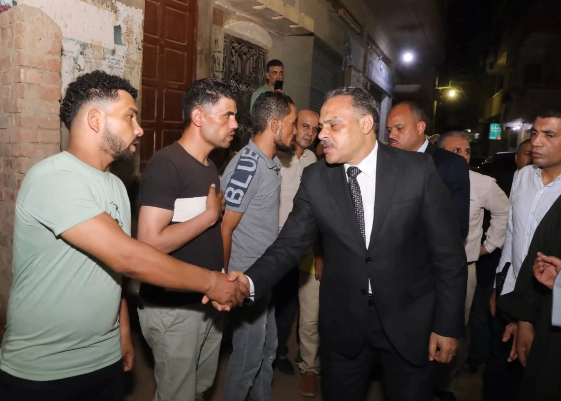 محافظ الشرقية يُؤدي واجب العزاء في وفاة عامل النظافة بمسقط رأسه 20 - جريدة المساء محافظ الشرقية يُؤدي واجب العزاء في وفاة عامل النظافة بمسقط رأسه 19 - جريدة المساء