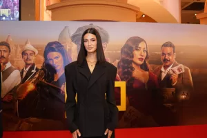 نجوم فيلم "درويش" يتألقون على السجادة الحمراء في العرض الخاص 23 - جريدة المساء