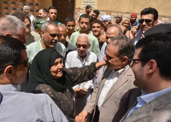 محافظ الشرقية يتفقد أعمال القافلة الطبية بقرية بهنيا بمركز ديرب نجم 31 - جريدة المساء