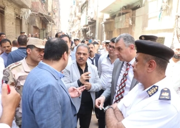 محافظ الشرقية يتابع رفع أنقاض عقار الزقازيق المنهار وإنقاذ المصابين 23 - جريدة المساء