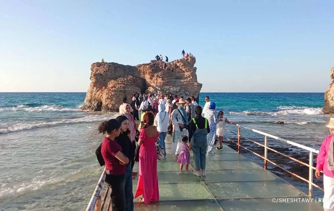 أنشطة رياضية و زيارة الشاطئ و حمام كليوباترا ضمن فعاليات معسكر يا لا كامب بمطروح 19 - جريدة المساء