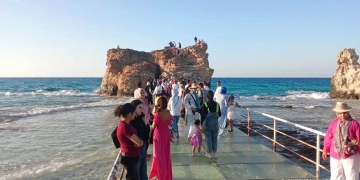 أنشطة رياضية و زيارة الشاطئ و حمام كليوباترا ضمن فعاليات معسكر يا لا كامب بمطروح 1 - جريدة المساء