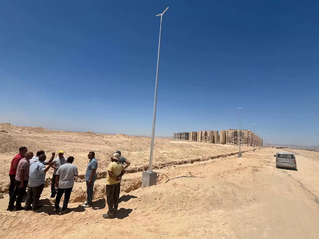 رئيس مدينة قنا الجديدة يتفقد مشروعات المرافق بمنطقة التوسعات الشرقية 19 - جريدة المساء