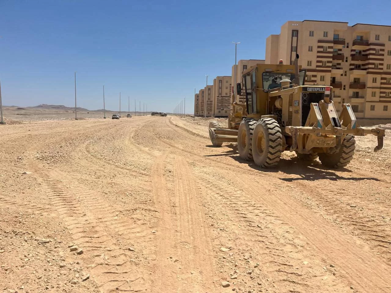 رئيس مدينة قنا الجديدة يتفقد مشروعات المرافق بمنطقة التوسعات الشرقية 25 - جريدة المساء