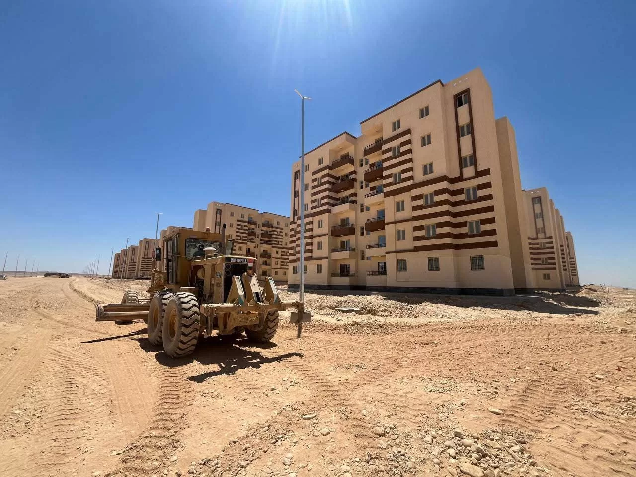 رئيس مدينة قنا الجديدة يتفقد مشروعات المرافق بمنطقة التوسعات الشرقية 29 - جريدة المساء