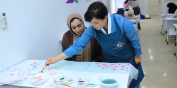المركز الثقافي الكوري يطلق ورشة فن الرسم الشعبي التقليدي 2 - جريدة المساء المركز الثقافي الكوري يطلق ورشة فن الرسم الشعبي التقليدي 1 - جريدة المساء