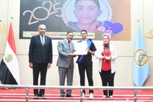 محافظ مطروح يكرم أوائل الثانوية العامة والأزهرية والدبلومات الفنية وأوائل القدرات الخاصة 31 - جريدة المساء