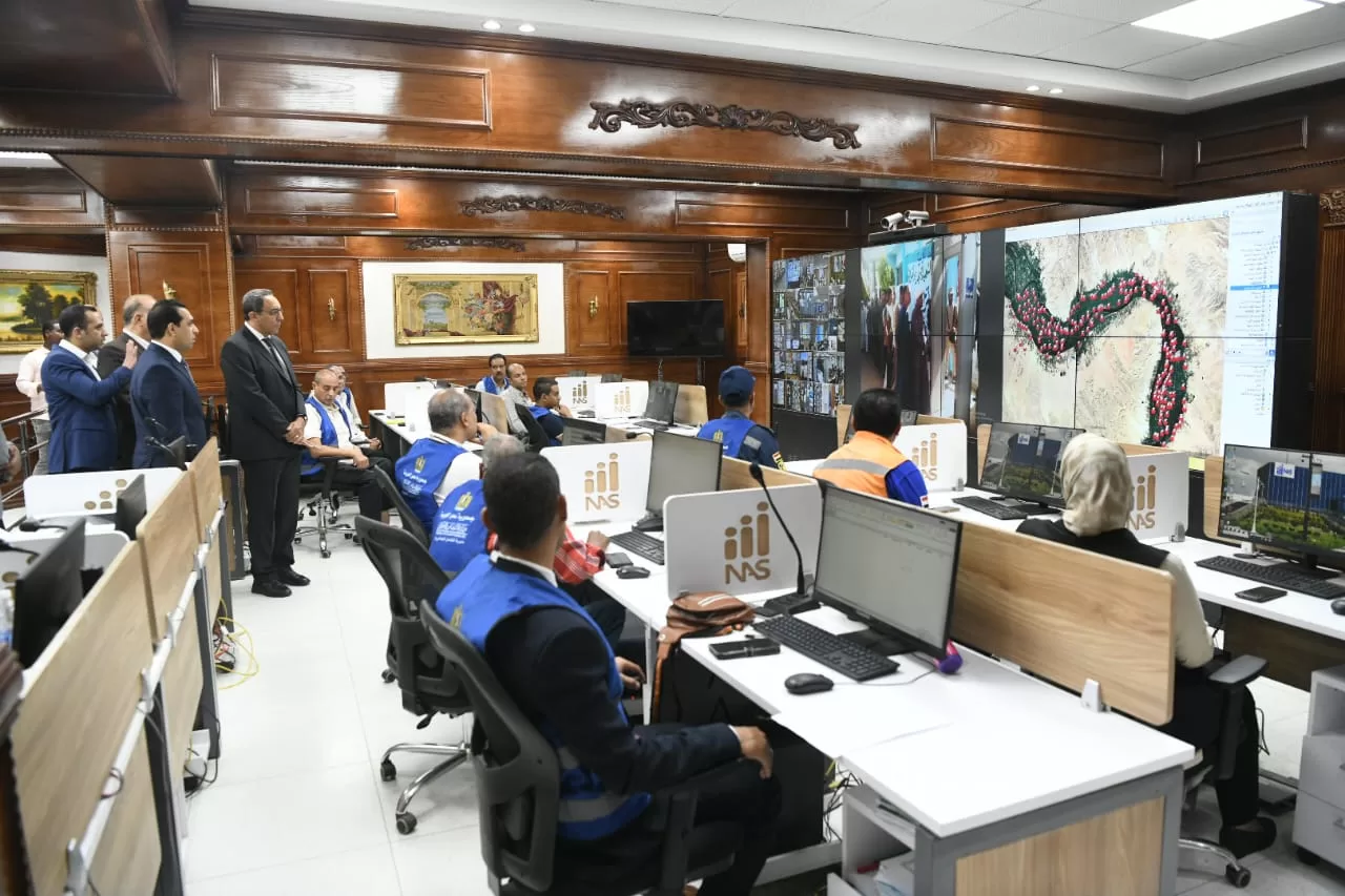 محافظ قنا يترأس غرفة العمليات الرئيسية لمتابعة انتخابات مجلس الشيوخ 2025 27 - جريدة المساء