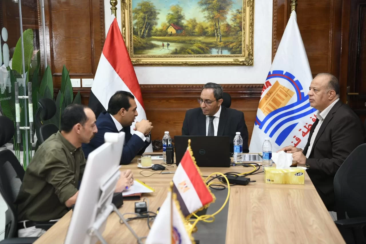 محافظ قنا يترأس غرفة العمليات الرئيسية لمتابعة انتخابات مجلس الشيوخ 2025 29 - جريدة المساء