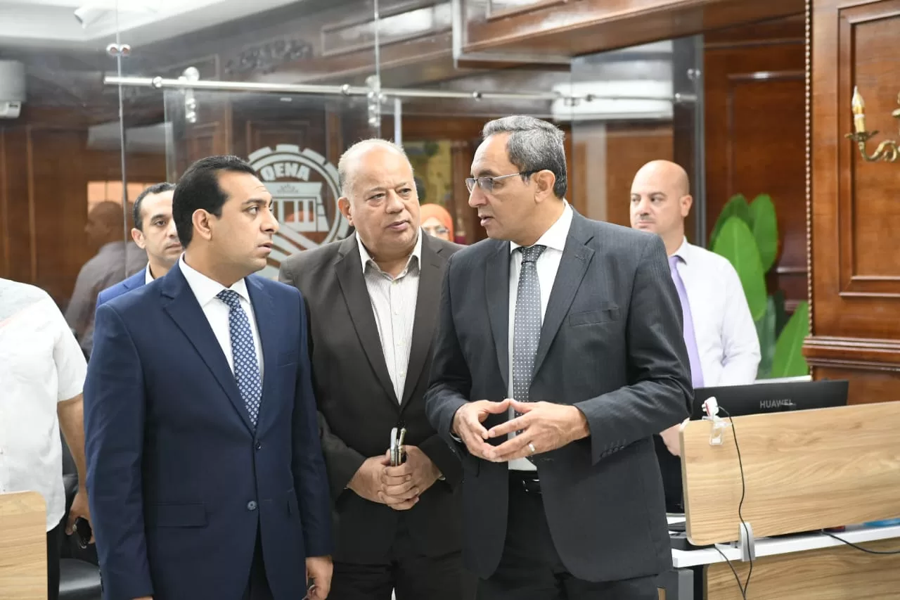 محافظ قنا يترأس غرفة العمليات الرئيسية لمتابعة انتخابات مجلس الشيوخ 2025 21 - جريدة المساء