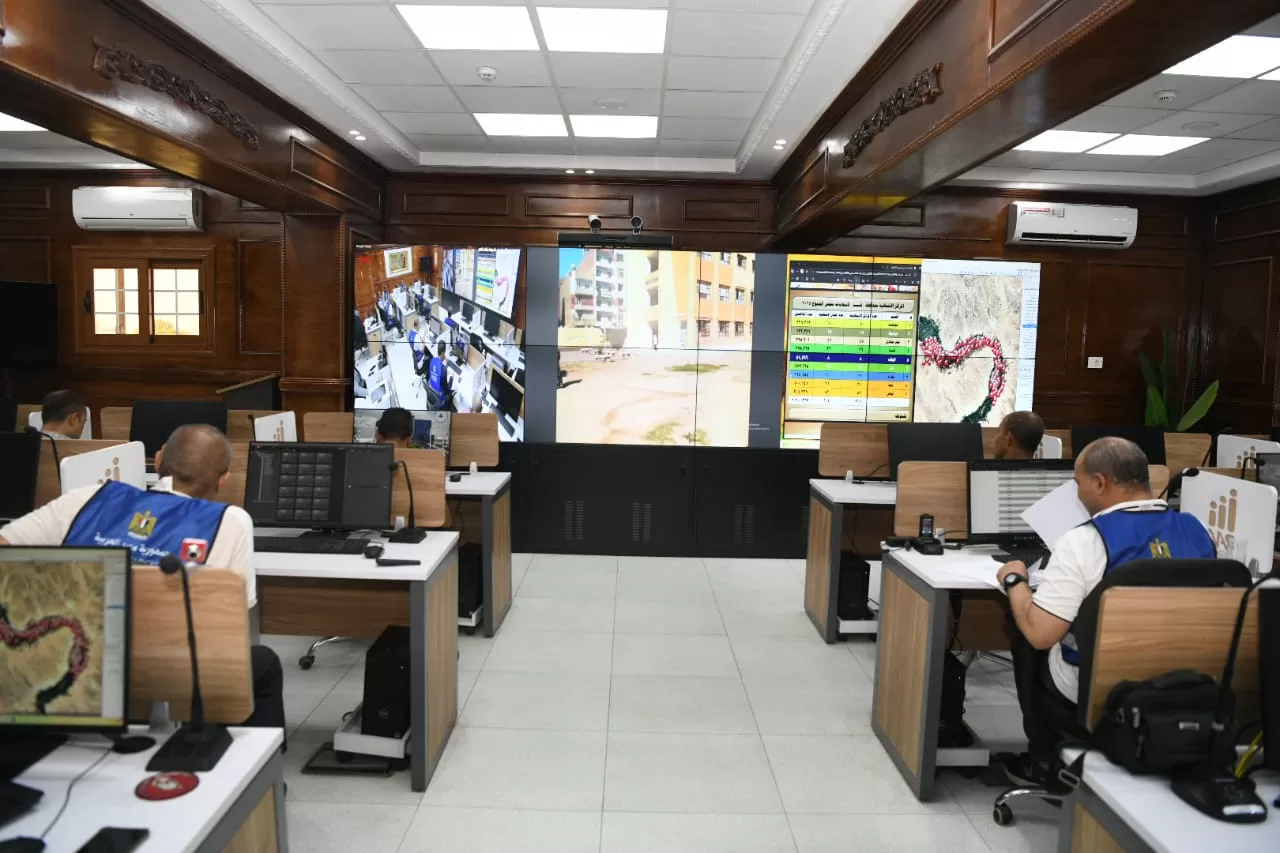 محافظ قنا يترأس غرفة العمليات الرئيسية لمتابعة انتخابات مجلس الشيوخ 2025 25 - جريدة المساء