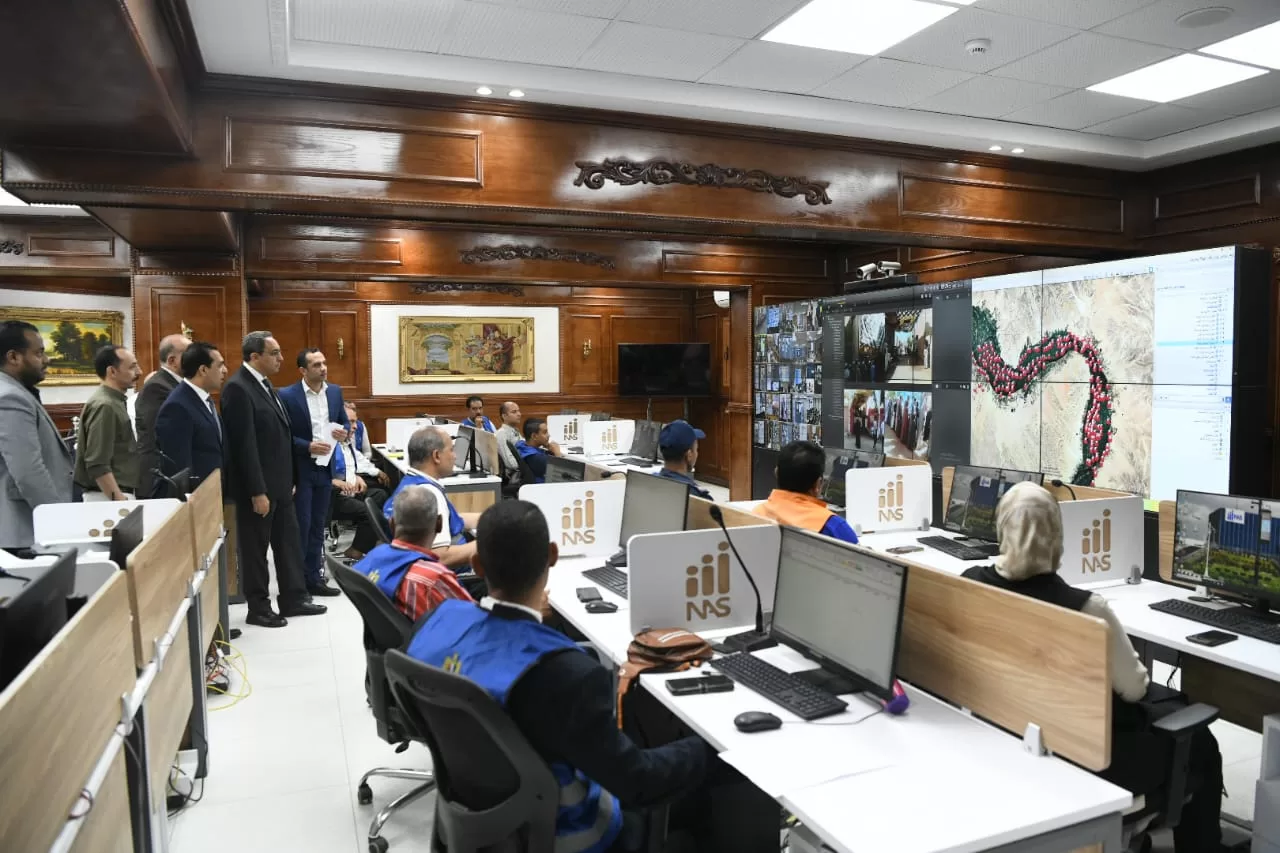 محافظ قنا يترأس غرفة العمليات الرئيسية لمتابعة انتخابات مجلس الشيوخ 2025 33 - جريدة المساء