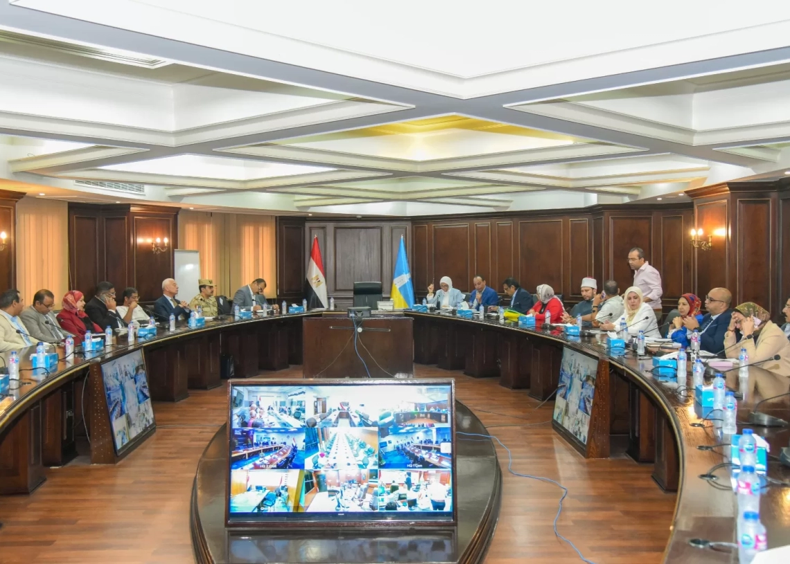 محافظ الإسكندرية يتابع سير انتخابات مجلس الشيوخ من غرفة العمليات الرئيسية 17 - جريدة المساء