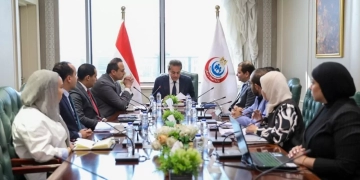  وزير الصحة ناقش مع هيئتي «التأمين الصحي الشامل والرعاية الصحية» مستوى جودة الخدمات المقدمة للمواطنين 1 - جريدة المساء