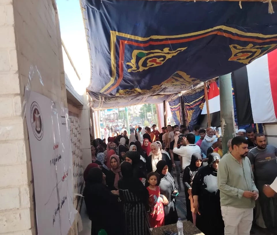 إقبال كثيف في اليوم الأول لانتخابات الشيوخ بالمنيا.. واهتمام خاص بكبار السن وذوي الهمم 17 - جريدة المساء