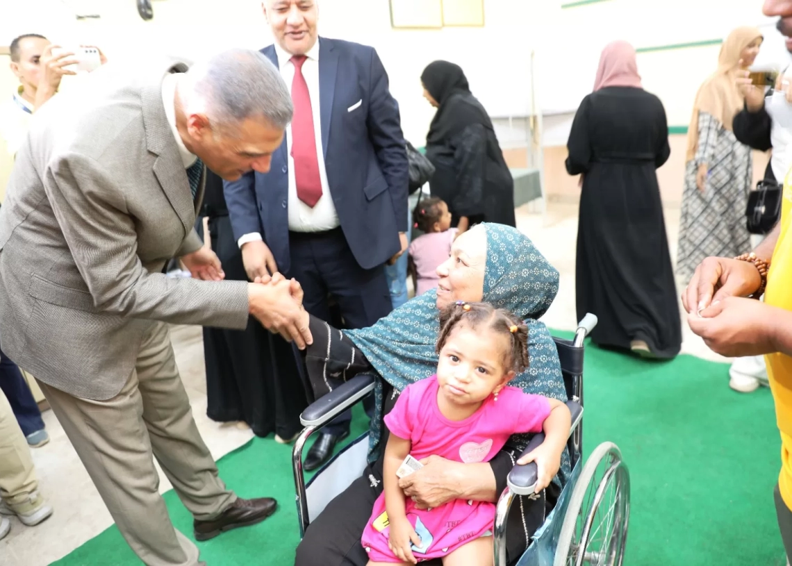 محافظ أسوان يتفقد لجان انتخابات مجلس الشيوخ ويطمئن على انتظام التصويت 25 - جريدة المساء