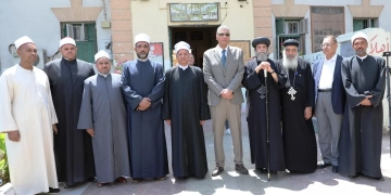 . محافظ أسوان يشارك كوكبة من الرموز الدينية للتوعية بأهمية المشاركة لإختيار افضل المرشحين 1 - جريدة المساء