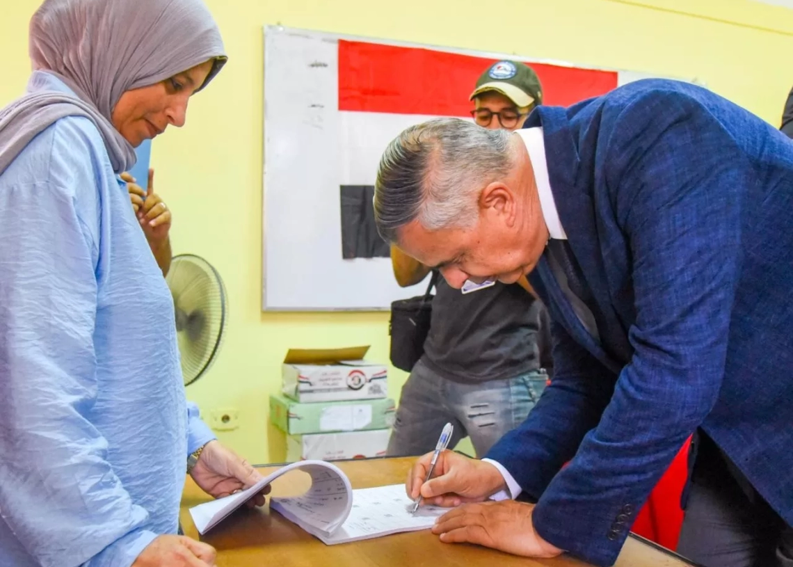 محافظ الإسكندرية يُدلي بصوته في انتخابات مجلس الشيوخ بالعامريه 19 - جريدة المساء