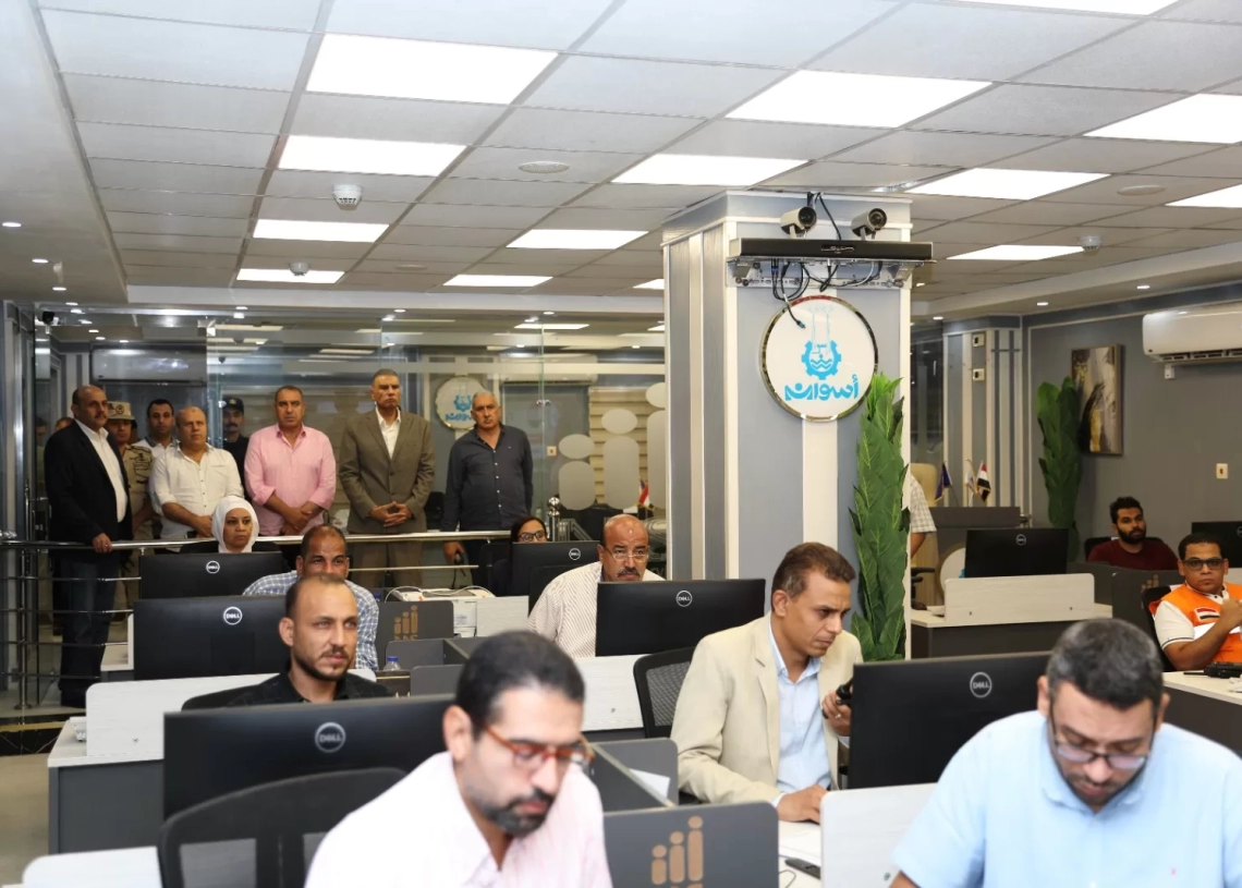 فى ختام اليوم الأول لإنتخابات مجلس الشيوخ .. محافظ أسوان يتابع إغلاق صناديق الإقتراع 19 - جريدة المساء