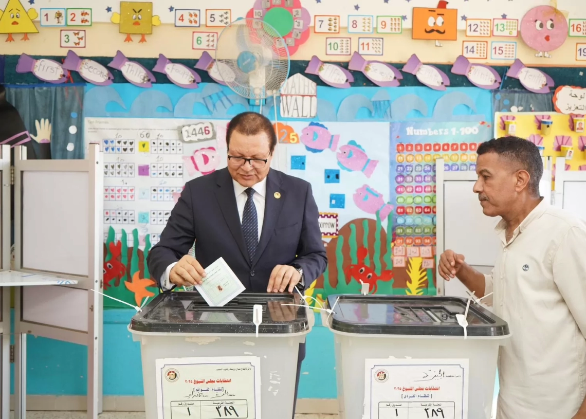 وزير الصحة يدلي بصوته بالتجمع.. ورئيس "الاعتماد" في الشيخ زايد 18 - جريدة المساء وزير الصحة يدلي بصوته بالتجمع.. ورئيس "الاعتماد" في الشيخ زايد 17 - جريدة المساء