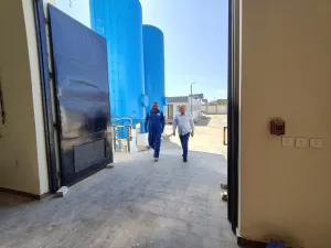رئيس شركة مياه مطروح بجولة تفقدية لروافع المياه بالمحافظة 7 - جريدة المساء