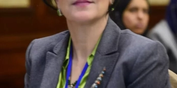 القومي للمرأة يهنئ الدكتورة عزة كامل لفوزها بجائزة التميز للمرأة العربية 1 - جريدة المساء