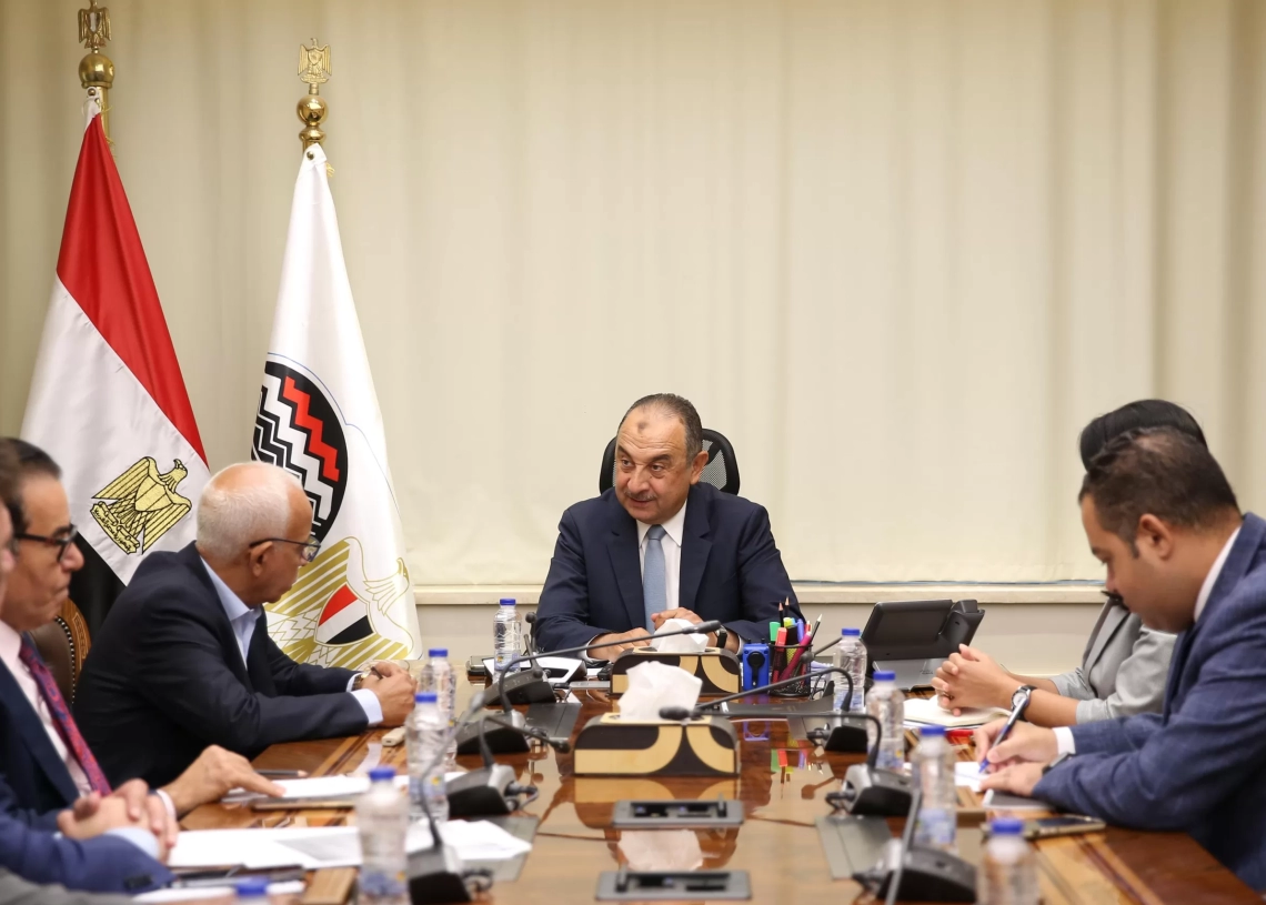 م.شيمي يلتقي ممثلي اتحاد نقابات عمال مصر بالشركات التابعة للوزارة 18 - جريدة المساء م.شيمي يلتقي ممثلي اتحاد نقابات عمال مصر بالشركات التابعة للوزارة 17 - جريدة المساء