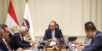 م.شيمي يلتقي ممثلي اتحاد نقابات عمال مصر بالشركات التابعة للوزارة 2 - جريدة المساء م.شيمي يلتقي ممثلي اتحاد نقابات عمال مصر بالشركات التابعة للوزارة 1 - جريدة المساء