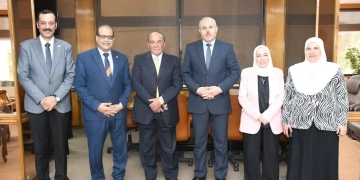 د. سمير فرج يرصد المستجدات والتحديات في ملتقى القادة بجامعة القناة 2 - جريدة المساء د. سمير فرج يرصد المستجدات والتحديات في ملتقى القادة بجامعة القناة 1 - جريدة المساء