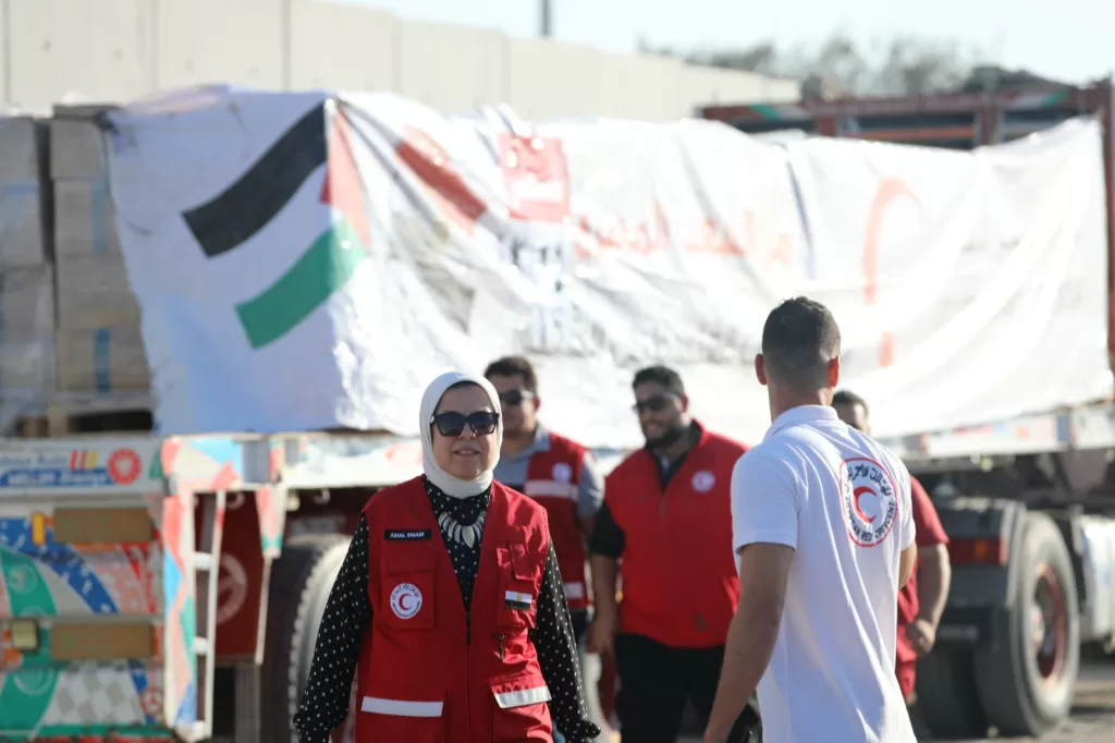 جولة ميدانية لمديرة الهلال الأحمر بالمراكز اللوجستية بالعريش 19 - جريدة المساء