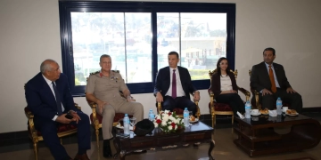 وزير الزراعة يلتقي محافظي البحيرة ودمياط والوادي الجديد ونائب رئيس الهيئة الهندسية على هامش فعاليات المؤتمر الزراعي بالبحيرة 1 - جريدة المساء