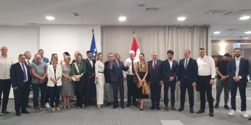 ثقافية وشاطئية وروحانية ونيلية ومغامرات .. شريف فتحى يروج للسياحة المصرية فى البوسنة والهرسك.. يبحث مع ممثلى القطاع السياحى بسراييفو.. تعزيز التعاون وزيادة الحركة الوافدة إلى مصر 1 - جريدة المساء