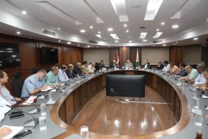 محافظ الجيزة يناقش ملفات التصالح والنظافة: المواطن الجيزاوي يستحق خدمات عالية المستوي 21 - جريدة المساء