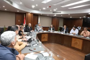 محافظ الجيزة يناقش ملفات التصالح والنظافة: المواطن الجيزاوي يستحق خدمات عالية المستوي 27 - جريدة المساء