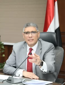 محافظ الجيزة يناقش ملفات التصالح والنظافة: المواطن الجيزاوي يستحق خدمات عالية المستوي 23 - جريدة المساء