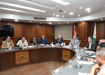 محافظ الجيزة يناقش ملفات التصالح والنظافة: المواطن الجيزاوي يستحق خدمات عالية المستوي 17 - جريدة المساء