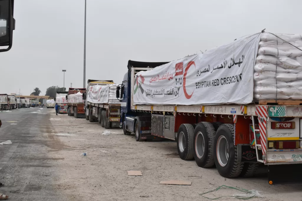 "الهلال الأحمر" يسيّر القافلة الـ 14 من "زاد العزة" محملة بـ112 ألف سلة غذائية لغزة 19 - جريدة المساء