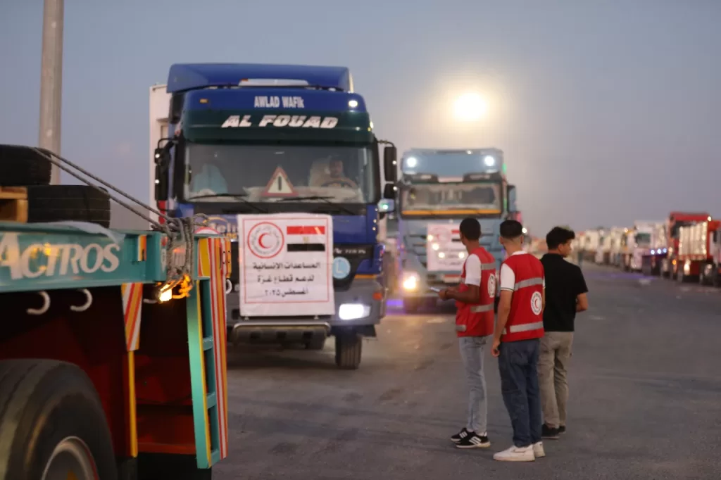 "الهلال الأحمر" يسيّر القافلة الـ 14 من "زاد العزة" محملة بـ112 ألف سلة غذائية لغزة 23 - جريدة المساء