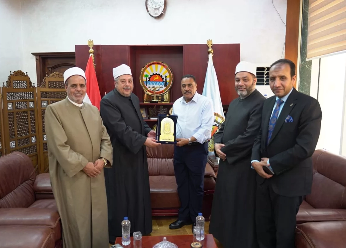 محافظ مطروح يستقبل رئيس قطاع المعاهد الازهرية خلال زيارته للمحافظة 19 - جريدة المساء