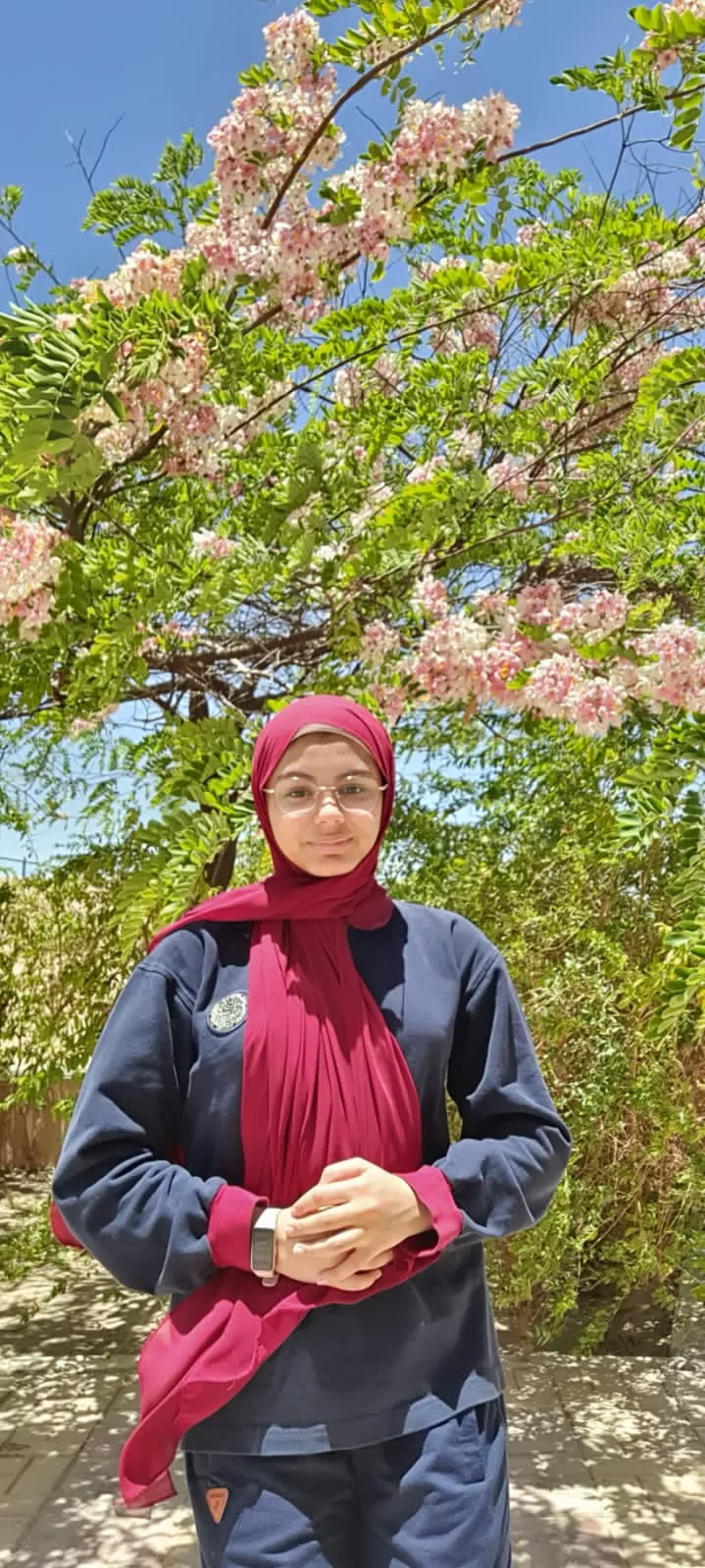 وزير التربية والتعليم يكرم 4 نابغات من مدرسة النيل الدولية بقنا 26 - جريدة المساء